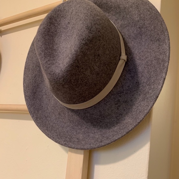 American Eagle Outfitters Accessories - Dove Grey wool hat